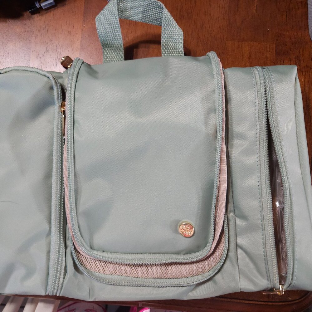 Samantha brown hanging toiletry bag